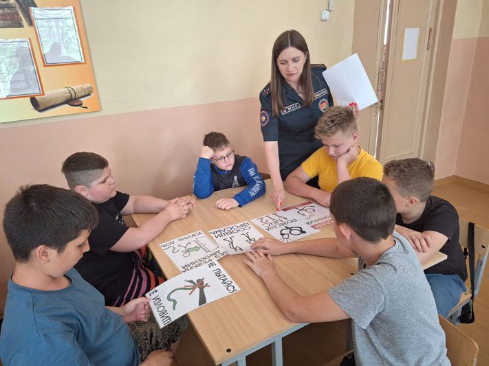Костюковичские спасатели встретились с ребятами в оздоровительных лагерях
