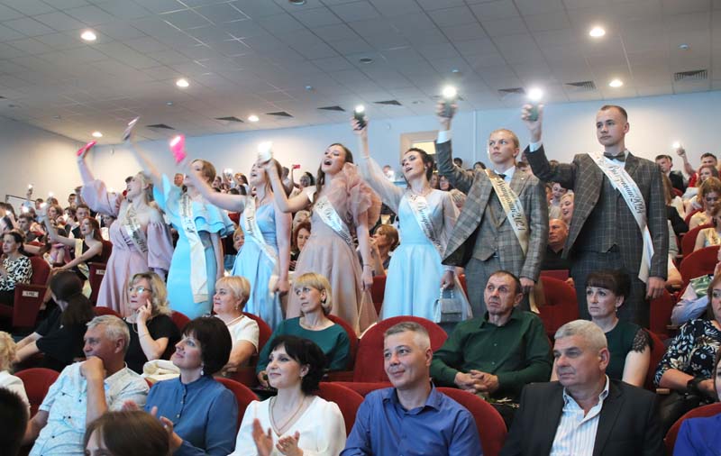 Выпускной бал «ВЫПУСКНИК 2024!» состоялся в районном Центре культуры