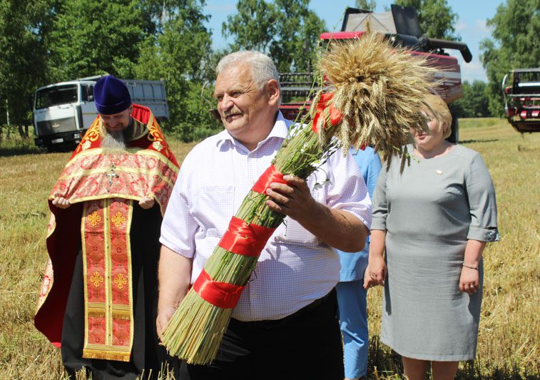 Традиционный обряд Зажинки прошел в Костюковичском районе