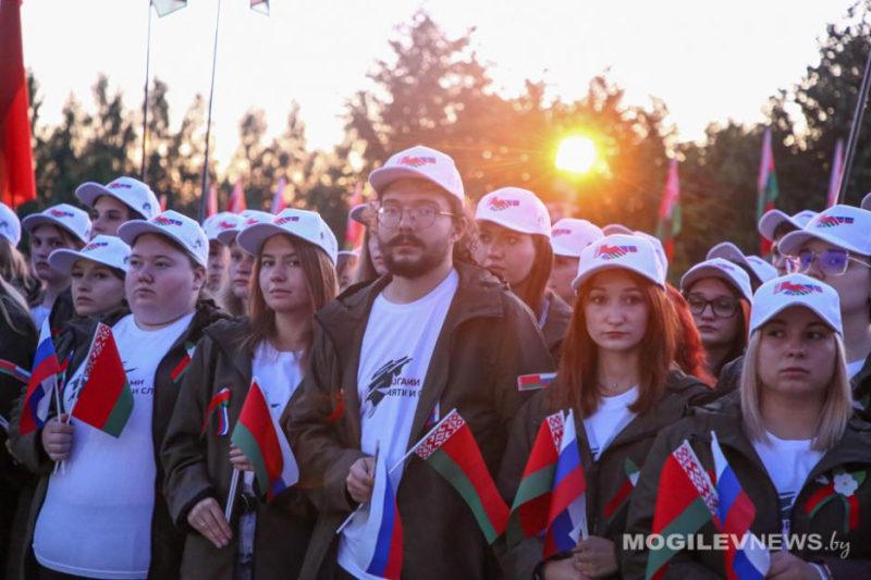 "Дорогами Памяти и Славы". Международный молодежный патриотический проект развернулся на Буйничском поле