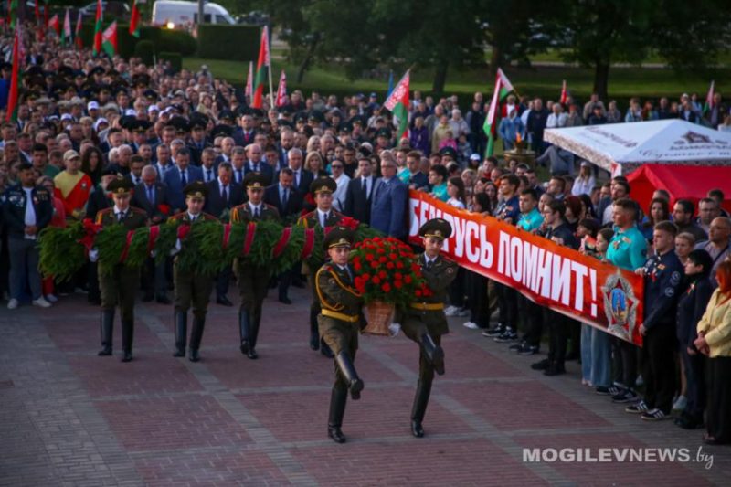 "Дорогами Памяти и Славы". Международный молодежный патриотический проект развернулся на Буйничском поле