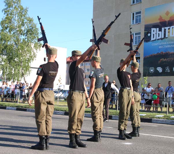 ФОТОФАКТ: в Костюковичах с размахом отметили вековой юбилей района и столетие районной милиции