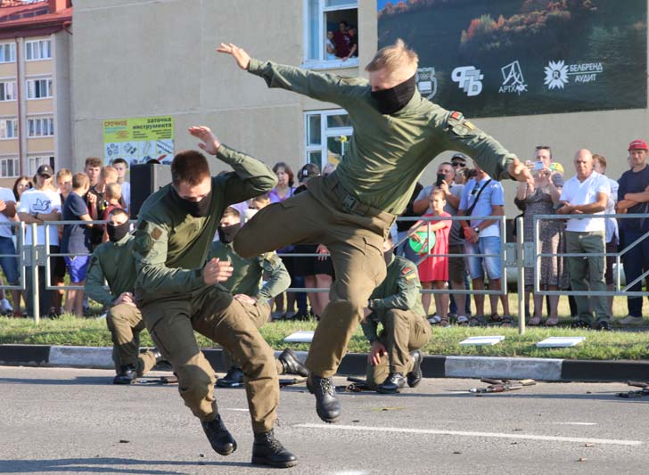 ФОТОФАКТ: в Костюковичах с размахом отметили вековой юбилей района и столетие районной милиции