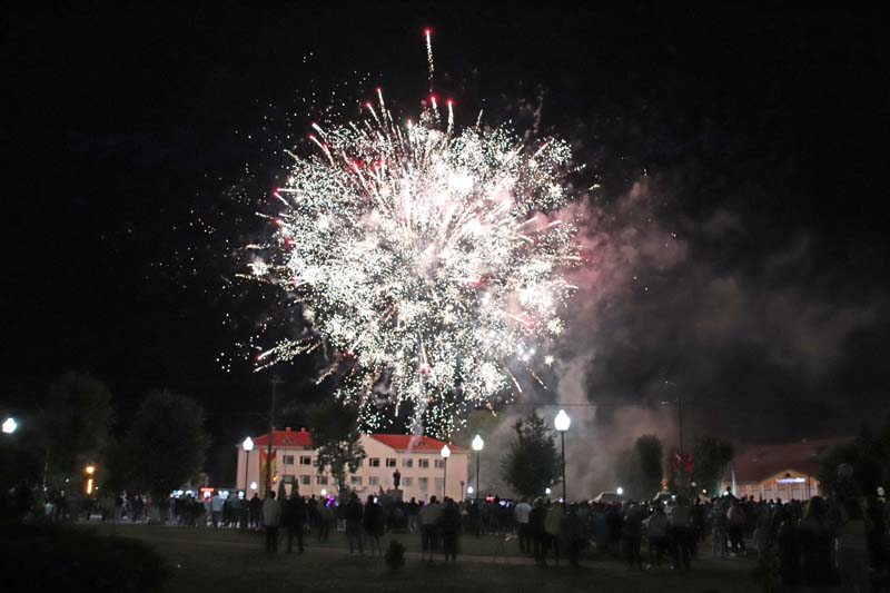 Фотофакт: салютом завершилось в Костюковичах празднование Дня Независимости Республики Беларусь