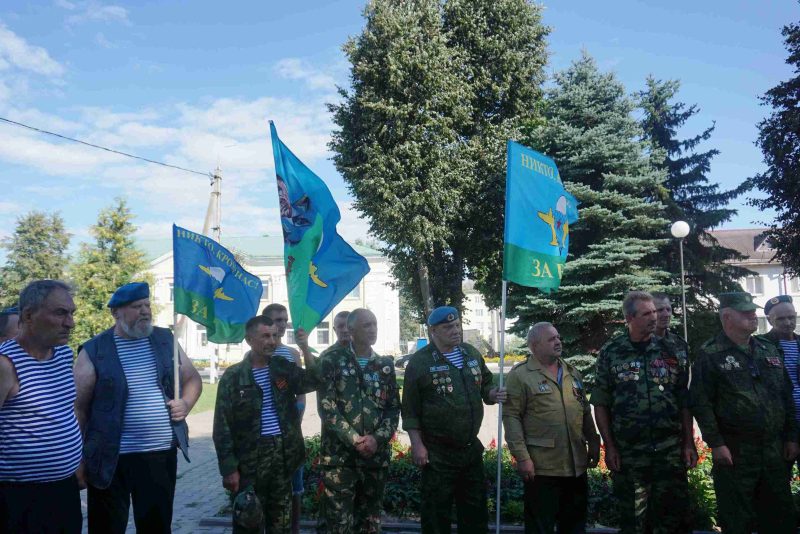 Десантники Костюковщины отметили праздник торжественным митингом на Аллее Героев