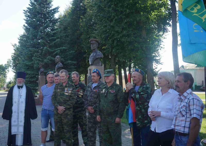 Десантники Костюковщины отметили праздник торжественным митингом на Аллее Героев