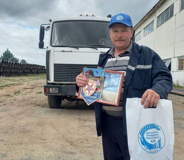 Узнали, кто стал первым тысячником по намолоту зерна в Костюковичском районе