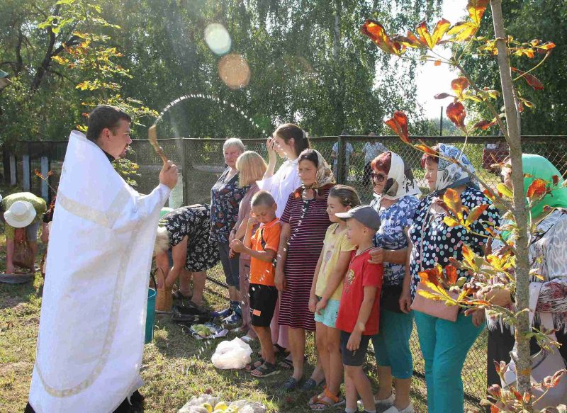 ФОТОФАКТ: в Муравилье отпраздновали Яблочный Спас