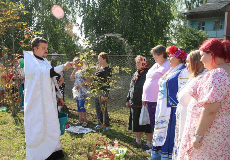 Месяц август яблоками пахнет: как в Муравилье отпраздновали Яблочный Спас