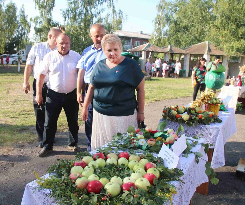 ФОТОФАКТ: в Муравилье отпраздновали Яблочный Спас