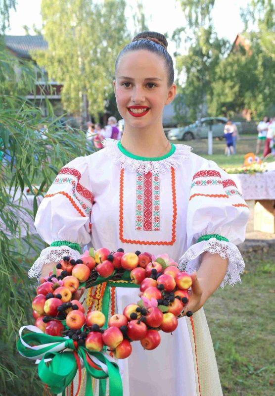 ФОТОФАКТ: в Муравилье отпраздновали Яблочный Спас