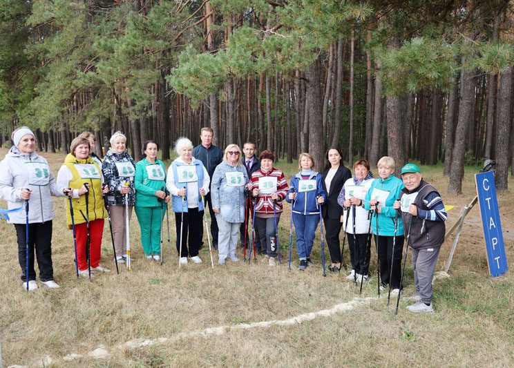 В Костюковичах прошли соревнования по скандинавской ходьбе среди пенсионеров