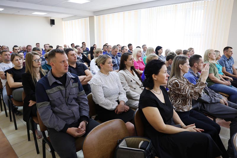 Встречу с коллективом БЦЗ провел лидер партии труда и справедливости Александр Хижняк к 85-летию воссоединения Западной Беларуси и БССР