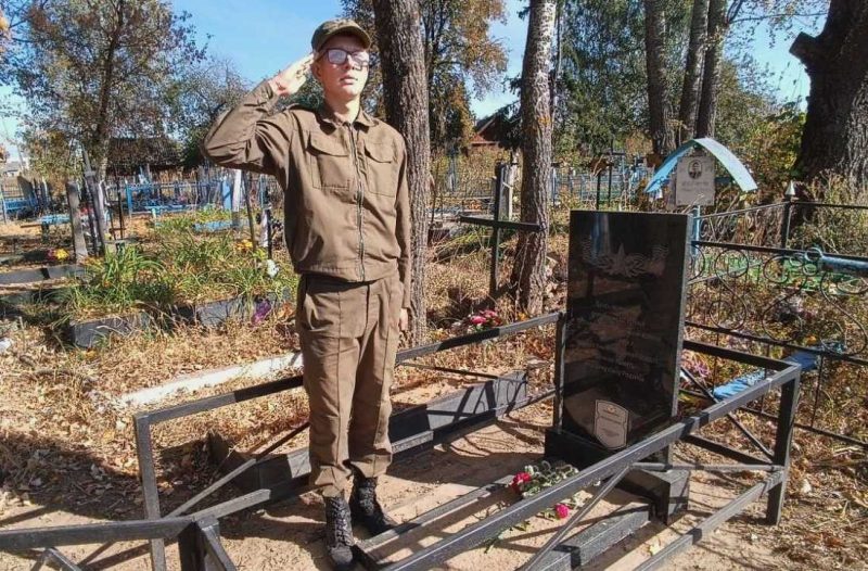 Педагоги и учащиеся средней школы №2 почтили память костюковичских комсомольцев-подпольщиков