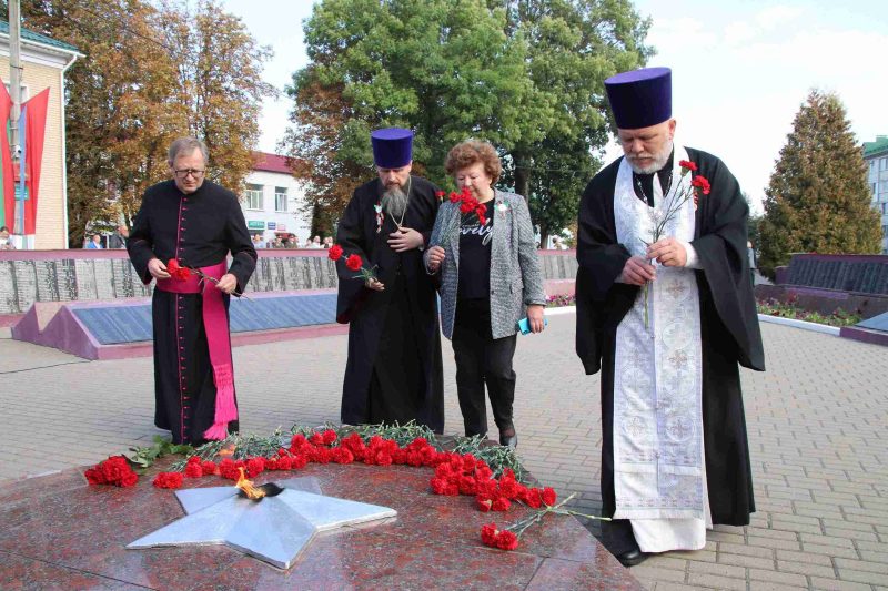 ФОТОФАКТ: Костюковщина празднует 81-ю годовщину освобождения района от немецко-фашистских захватчиков