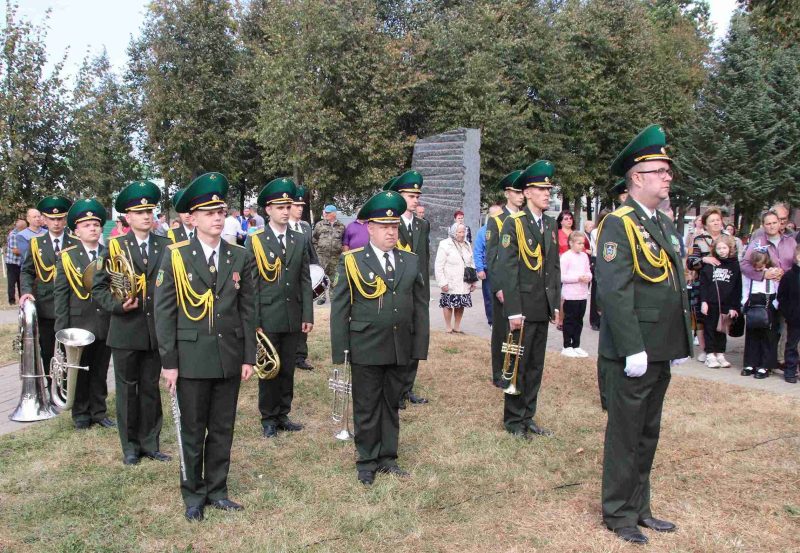 ФОТОФАКТ: Торжественное открытие памятного знака «Воинам-пограничникам всех поколений»