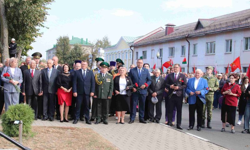 ФОТОФАКТ: Торжественное открытие памятного знака «Воинам-пограничникам всех поколений»