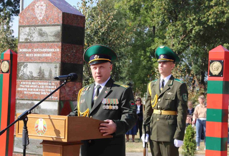 ФОТОФАКТ: Торжественное открытие памятного знака «Воинам-пограничникам всех поколений»