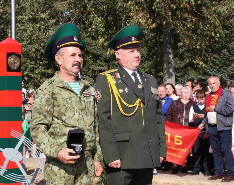 ФОТОФАКТ: Торжественное открытие памятного знака «Воинам-пограничникам всех поколений»