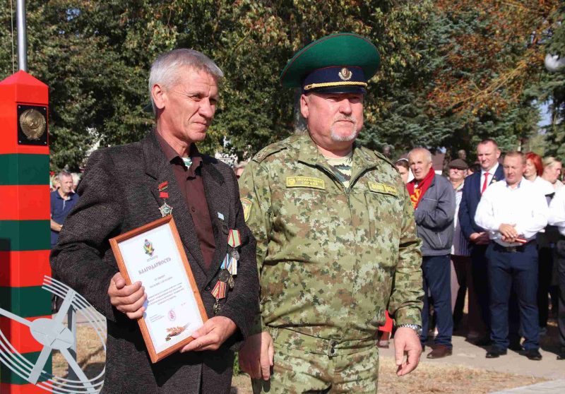 ФОТОФАКТ: Торжественное открытие памятного знака «Воинам-пограничникам всех поколений»