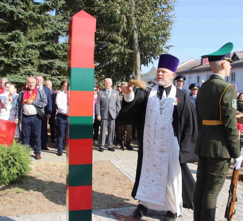 ФОТОФАКТ: Торжественное открытие памятного знака «Воинам-пограничникам всех поколений»