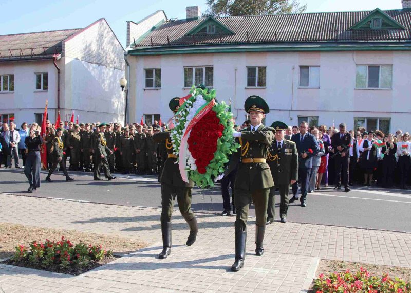 ФОТОФАКТ: Торжественное открытие памятного знака «Воинам-пограничникам всех поколений»