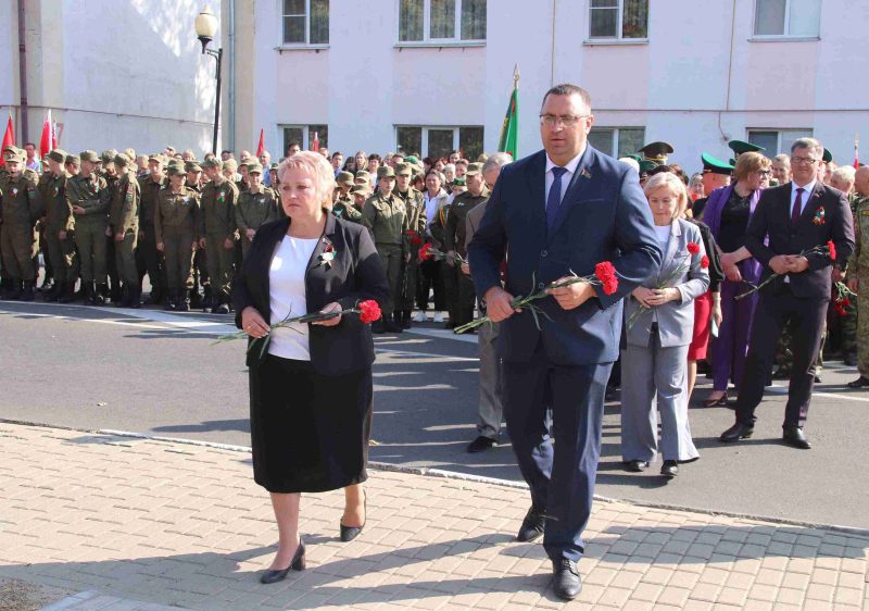 ФОТОФАКТ: Торжественное открытие памятного знака «Воинам-пограничникам всех поколений»