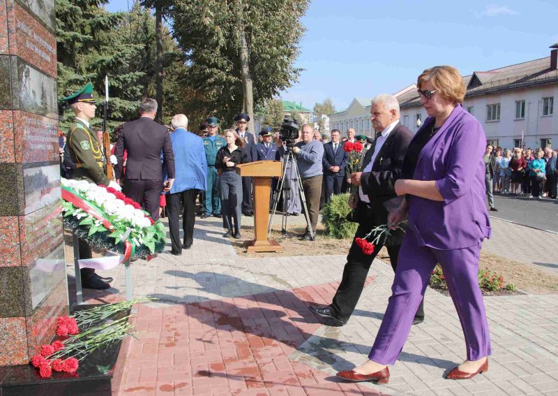 ФОТОФАКТ: Торжественное открытие памятного знака «Воинам-пограничникам всех поколений»