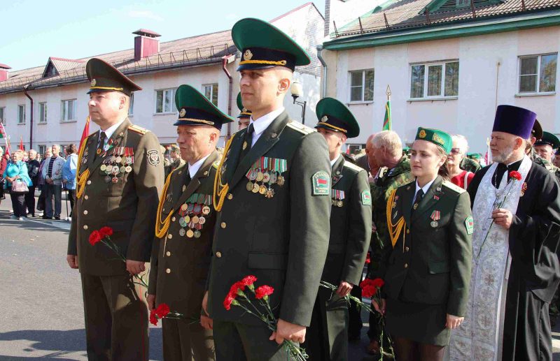 ФОТОФАКТ: Торжественное открытие памятного знака «Воинам-пограничникам всех поколений»