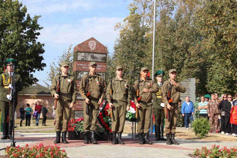 ФОТОФАКТ: Торжественное открытие памятного знака «Воинам-пограничникам всех поколений»