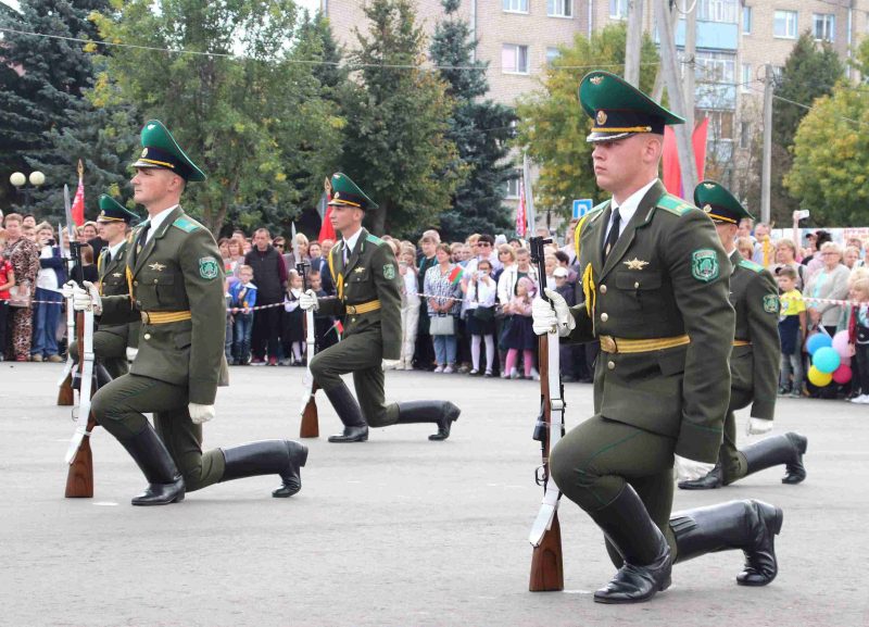 ФОТОФАКТ: чем удивил плац-концерт и выступления кинологов