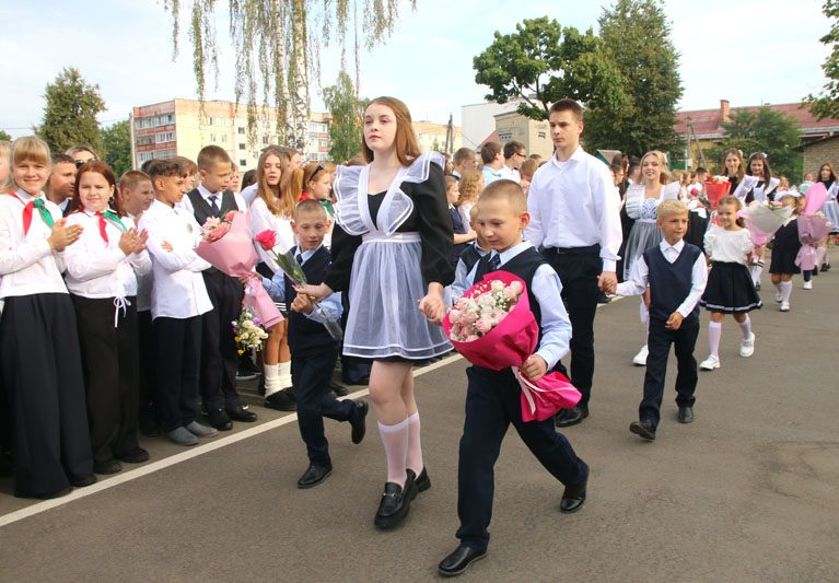 День знаний отметили в Костюковичской средней школе №2