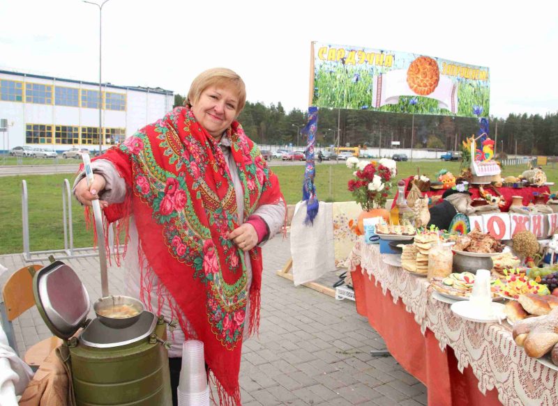 ФОТОФАКТ: Районный фестиваль-ярмарка "Дожинки-2024" прошел в Костюковичах