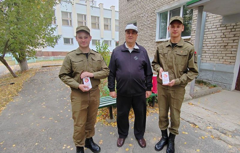 Сотрудники Костюковичской милиции поздравили ветеранов органов внутренних дел с Днем пожилых людей