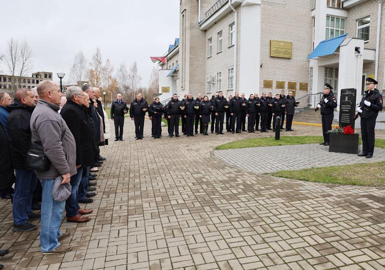 В Костюковичском РОВД в преддверии Дня советской милиции чествовали ветеранов органов внутренних дел и внутренних войск