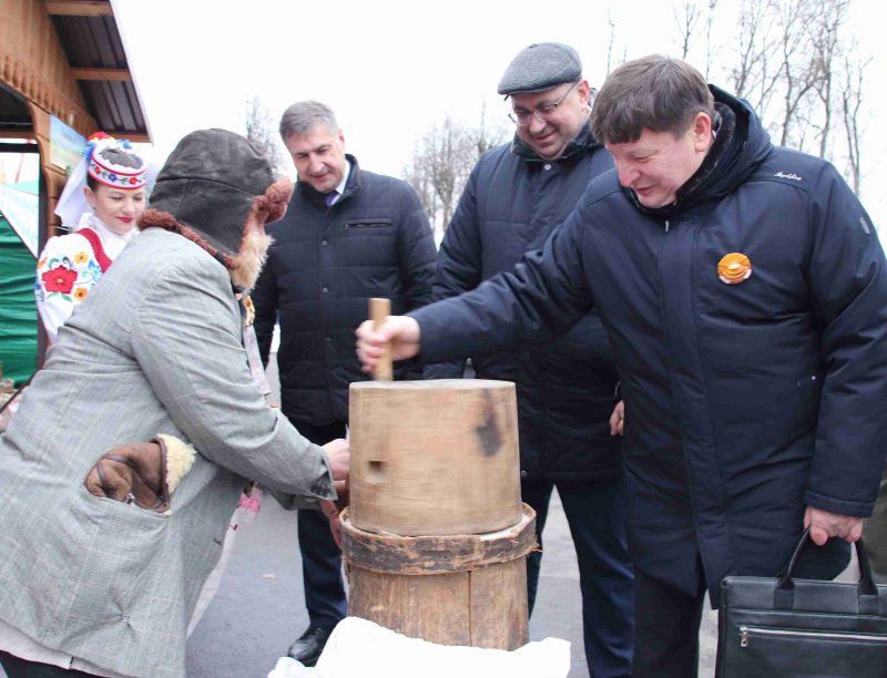 ФОТОФАКТ: Как встречали гостей "Дожинок" на подворье Костюковичского района