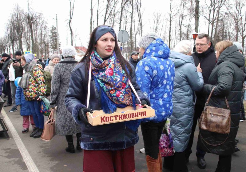 ФОТОФАКТ: Как встречали гостей "Дожинок" на подворье Костюковичского района