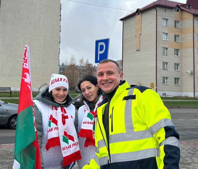 ФОТОФАКТ: В Костюковичском районе продолжается сбор подписей за кандидатов в Президенты