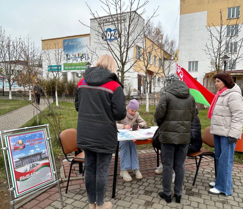 ФОТОФАКТ: Костюковчане поддерживают кандидатов в Президенты