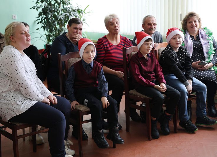 В Костюковичском СПЦ прошел праздник для детей из дома семейного типа и замещающих семей В Костюковичском СПЦ прошел праздник для детей из дома семейного типа и замещающих семей