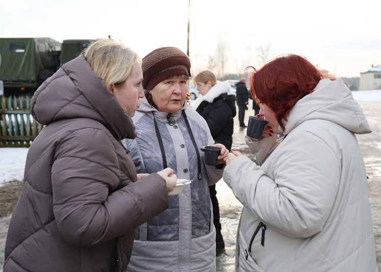 Милиционеры устроили большой праздник для детей из деревни Белынковичи