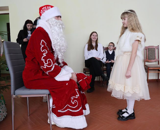 В Костюковичском СПЦ прошел праздник для детей из дома семейного типа и замещающих семей В Костюковичском СПЦ прошел праздник для детей из дома семейного типа и замещающих семей
