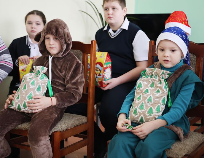 В Костюковичском СПЦ прошел праздник для детей из дома семейного типа и замещающих семей В Костюковичском СПЦ прошел праздник для детей из дома семейного типа и замещающих семей