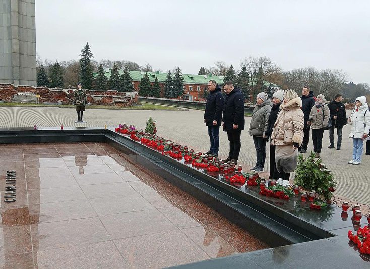 Сенатор Игорь Сергеев: «Для белорусского народа сегодня особенно важно жить в единстве, вместе созидать во имя мирного будущего» Сенатор Игорь Сергеев: «Для белорусского народа сегодня особенно важно жить в единстве, вместе созидать во имя мирного будущего»
