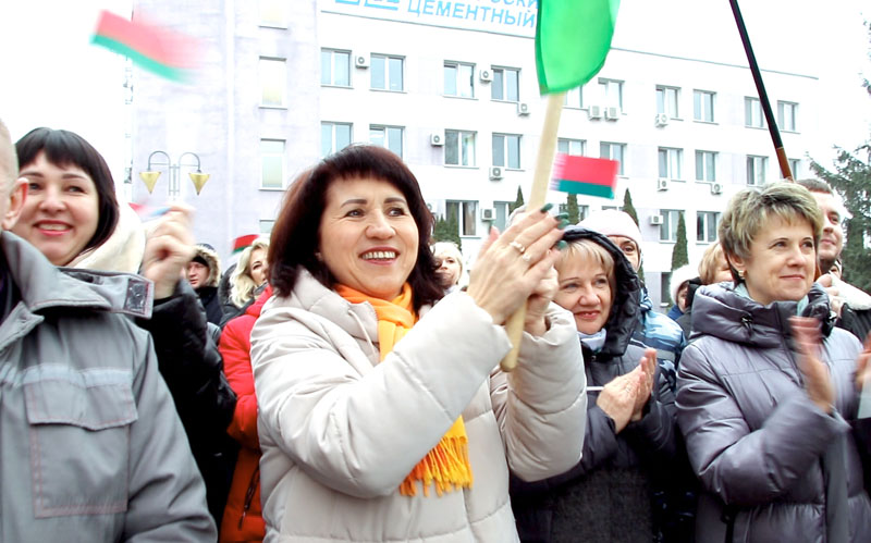 В Костюковичах с центральной площади стартовал автопробег в поддержку Президента Республики Беларусь Александра Лукашенко