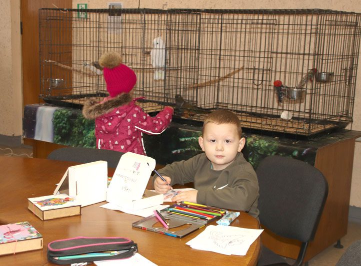 Костюковчан приглашают прикоснуться к «Миру больших попугаев»