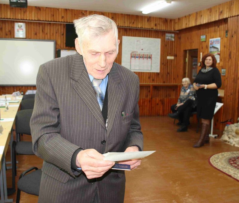 Распахнул свои двери для первых избирателей участок для голосования №3