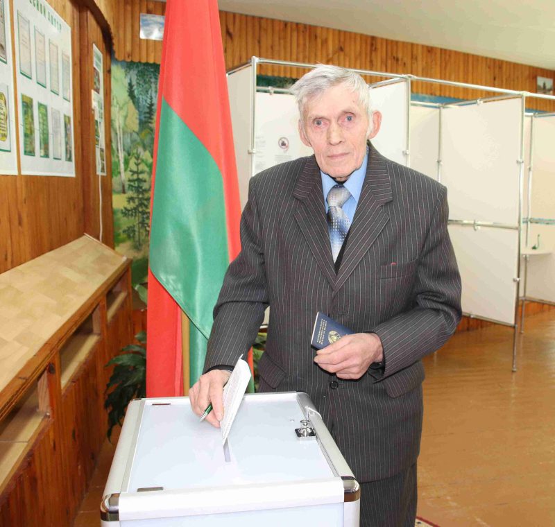 Распахнул свои двери для первых избирателей участок для голосования №3