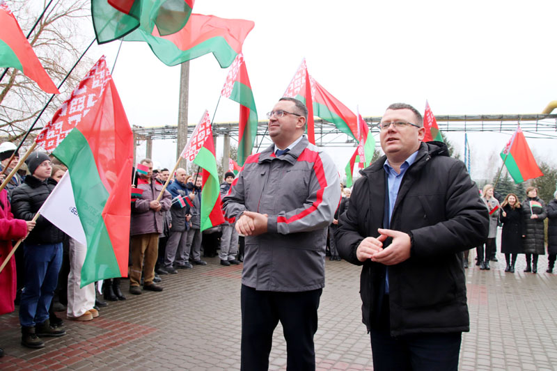 В Костюковичах с центральной площади стартовал автопробег в поддержку Президента Республики Беларусь Александра Лукашенко