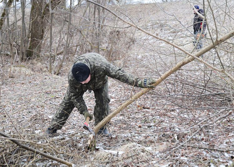 Жители деревни Липовка дружно открыли сезон субботников